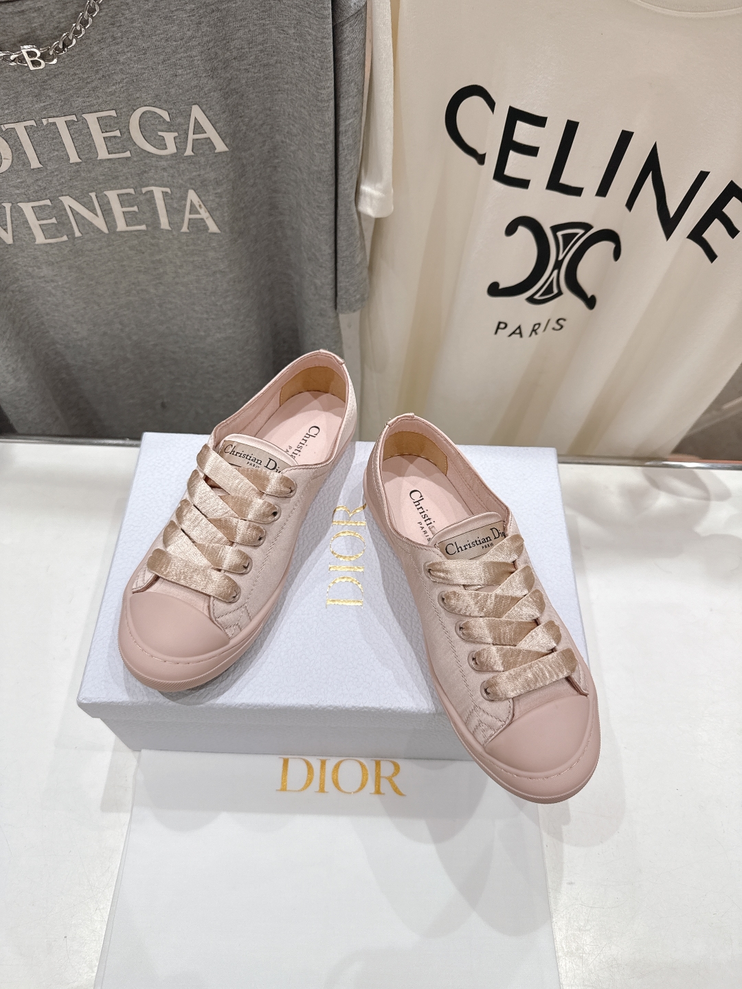 高版本出厂
  Dior/迪奥D家2025ss新款系带真丝帆布鞋休闲鞋
原版购入开发 做货 这款真丝面休