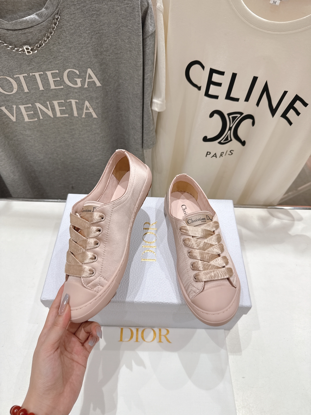 高版本出厂
  Dior/迪奥D家2025ss新款系带真丝帆布鞋休闲鞋
原版购入开发 做货 这款真丝面休