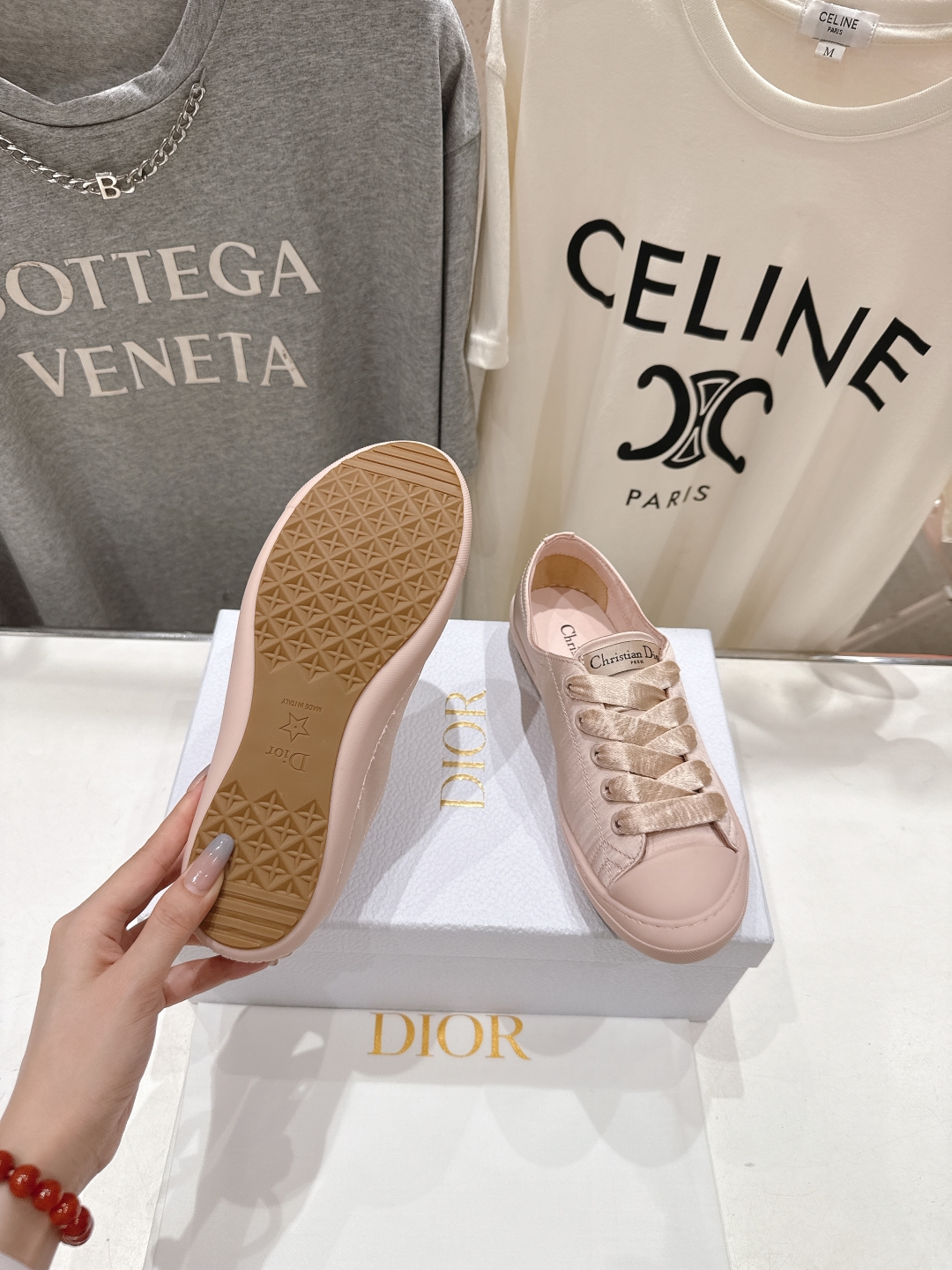 高版本出厂
  Dior/迪奥D家2025ss新款系带真丝帆布鞋休闲鞋
原版购入开发 做货 这款真丝面休