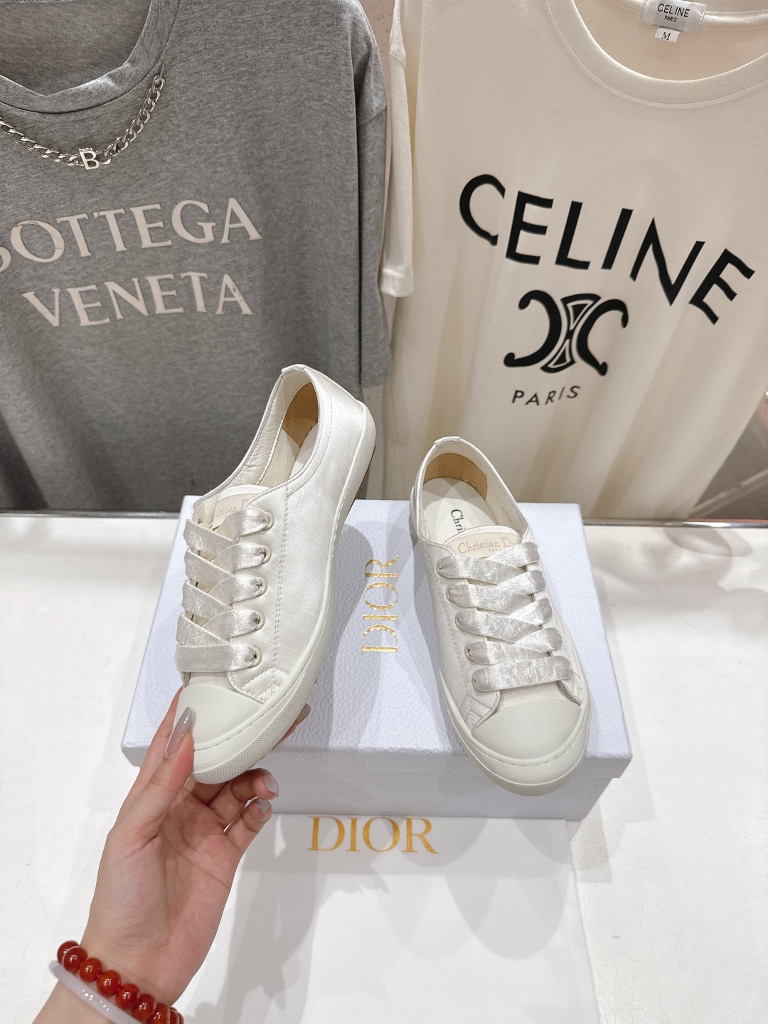 高版本出厂
  Dior/迪奥D家2025ss新款系带真丝帆布鞋休闲鞋
原版购入开发 做货 这款真丝面休