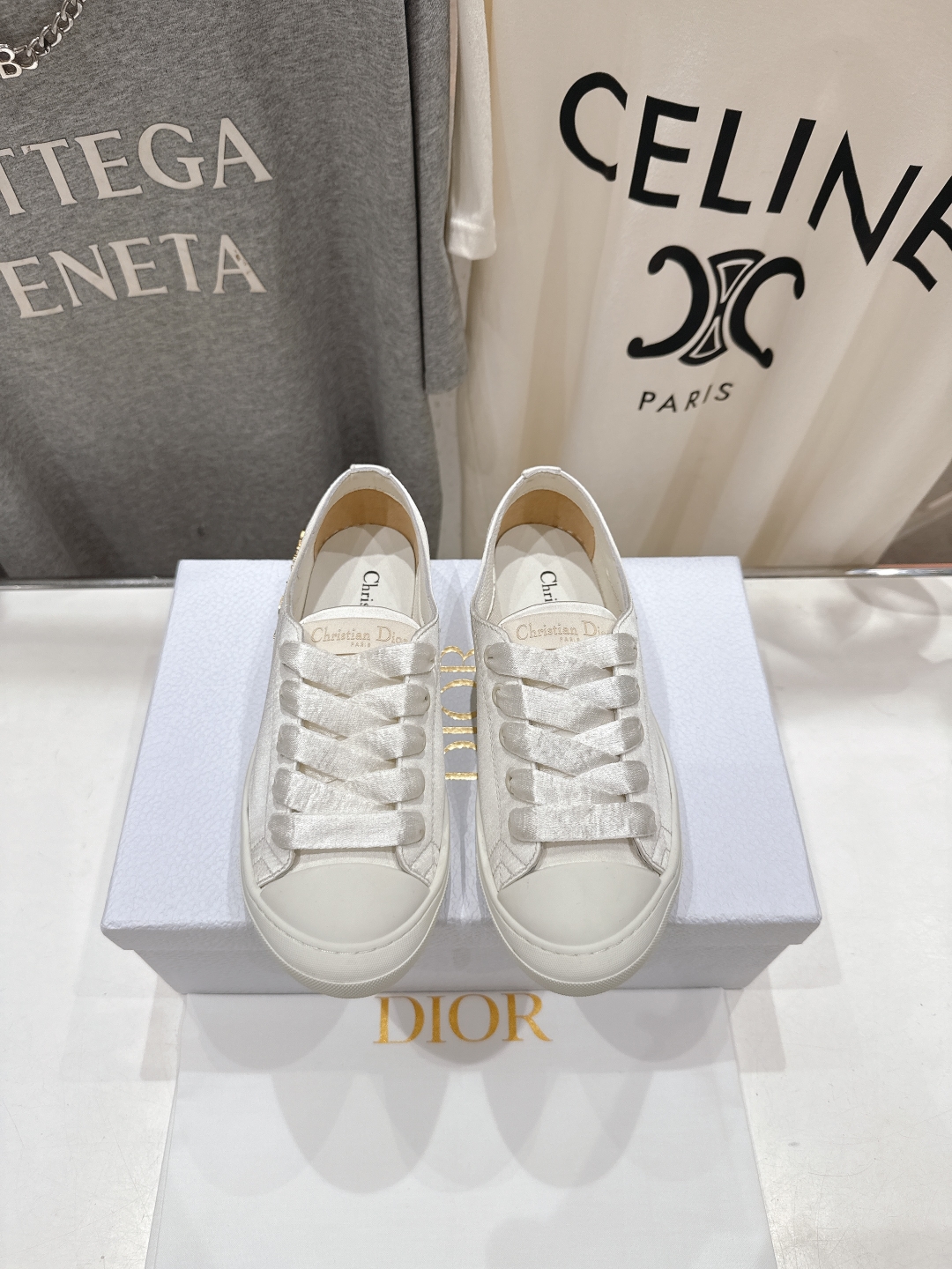 高版本出厂
  Dior/迪奥D家2025ss新款系带真丝帆布鞋休闲鞋
原版购入开发 做货 这款真丝面休