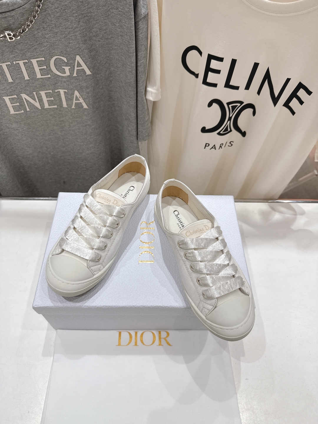 高版本出厂
  Dior/迪奥D家2025ss新款系带真丝帆布鞋休闲鞋
原版购入开发 做货 这款真丝面休