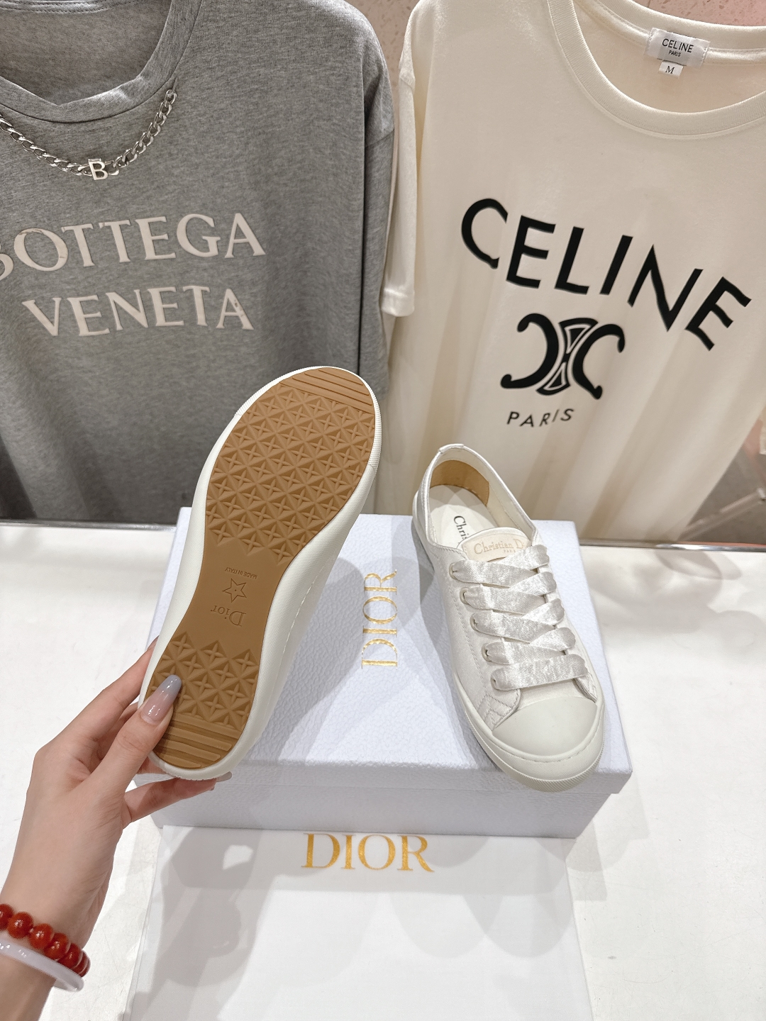 高版本出厂
  Dior/迪奥D家2025ss新款系带真丝帆布鞋休闲鞋
原版购入开发 做货 这款真丝面休