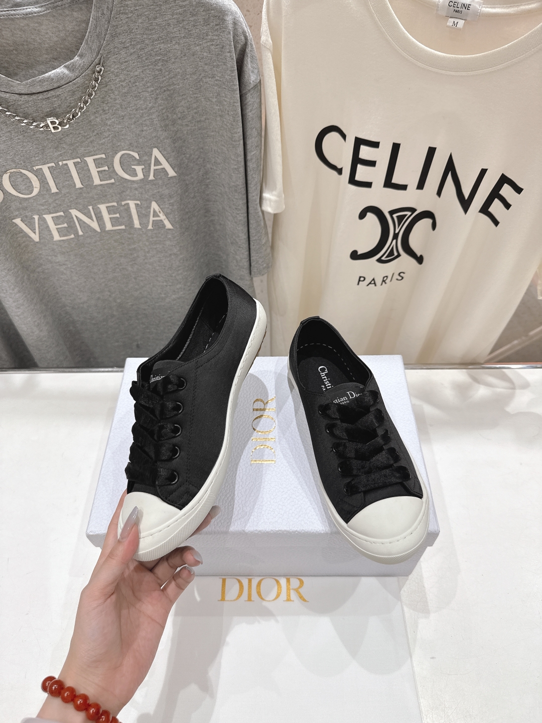 高版本出厂
  Dior/迪奥D家2025ss新款系带真丝帆布鞋休闲鞋
原版购入开发 做货 这款真丝面休