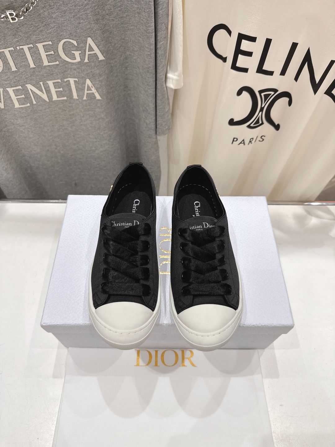 高版本出厂
  Dior/迪奥D家2025ss新款系带真丝帆布鞋休闲鞋
原版购入开发 做货 这款真丝面休