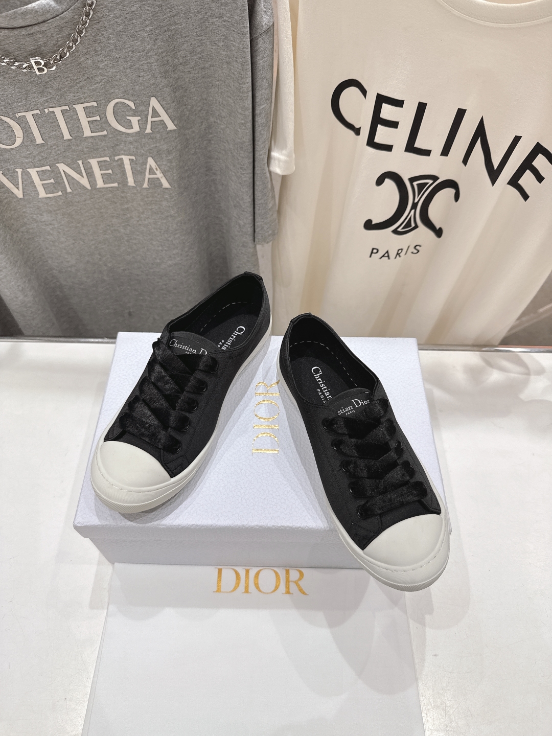 高版本出厂
  Dior/迪奥D家2025ss新款系带真丝帆布鞋休闲鞋
原版购入开发 做货 这款真丝面休