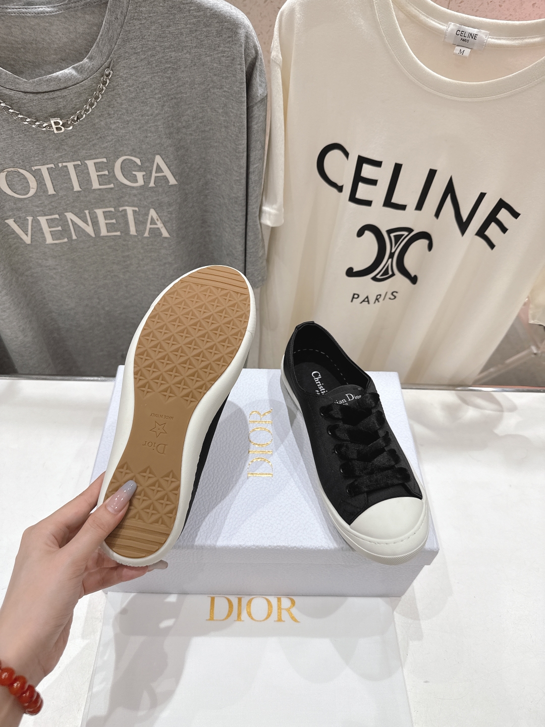 高版本出厂
  Dior/迪奥D家2025ss新款系带真丝帆布鞋休闲鞋
原版购入开发 做货 这款真丝面休