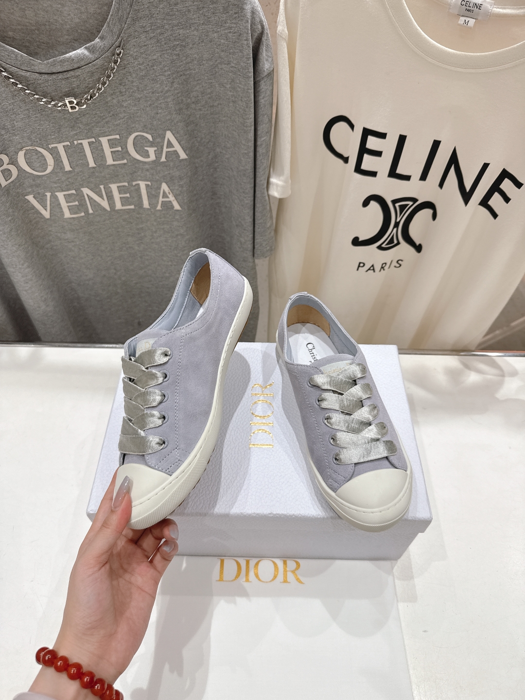 高版本出厂
  Dior/迪奥D家2025ss新款系带真丝帆布鞋休闲鞋
原版购入开发 做货 这款真丝面休