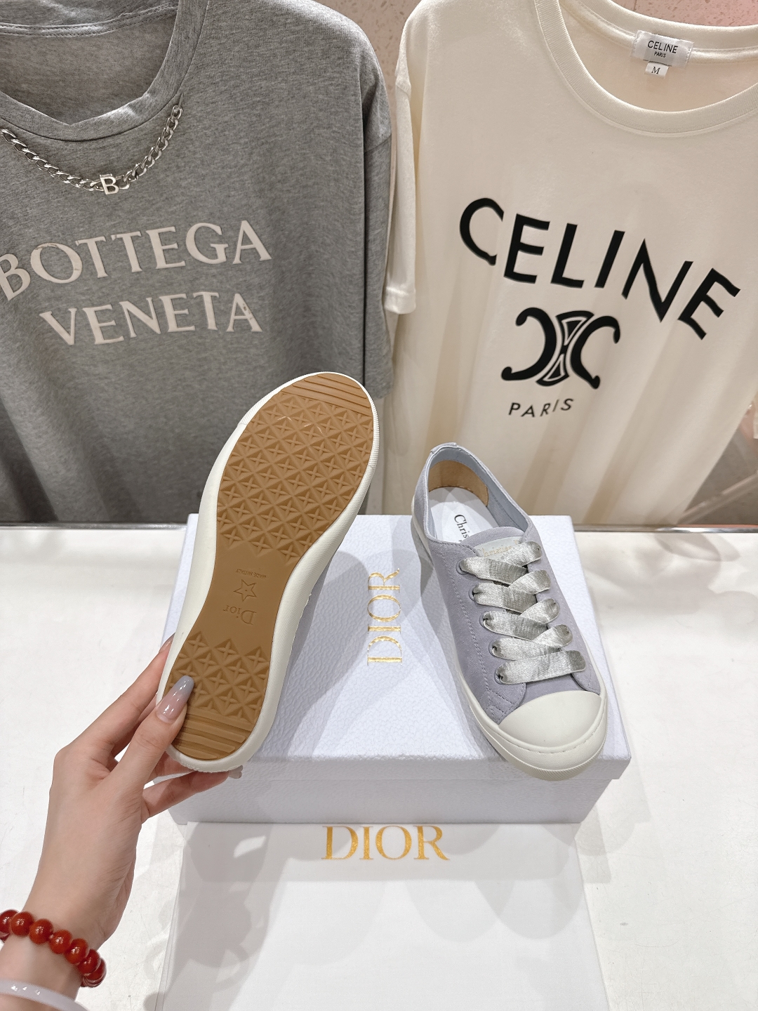 高版本出厂
  Dior/迪奥D家2025ss新款系带真丝帆布鞋休闲鞋
原版购入开发 做货 这款真丝面休