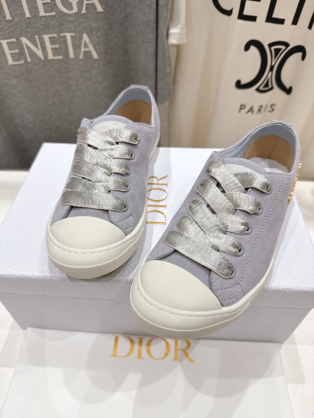 高版本出厂
  Dior/迪奥D家2025ss新款系带真丝帆布鞋休闲鞋
原版购入开发 做货 这款真丝面休
