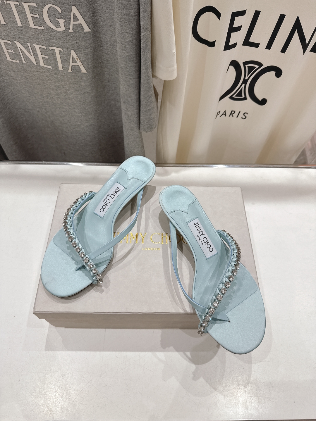 高版本出厂
  JIMMY CHOO*｜JC/吉米周2025ss新款简约夹脚高跟鞋拖鞋

原版套楦，完美