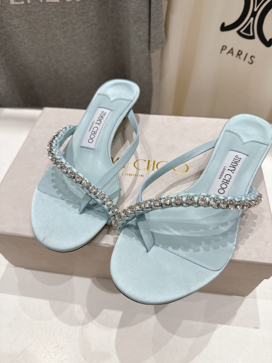 高版本出厂
  JIMMY CHOO*｜JC/吉米周2025ss新款简约夹脚高跟鞋拖鞋

原版套楦，完美