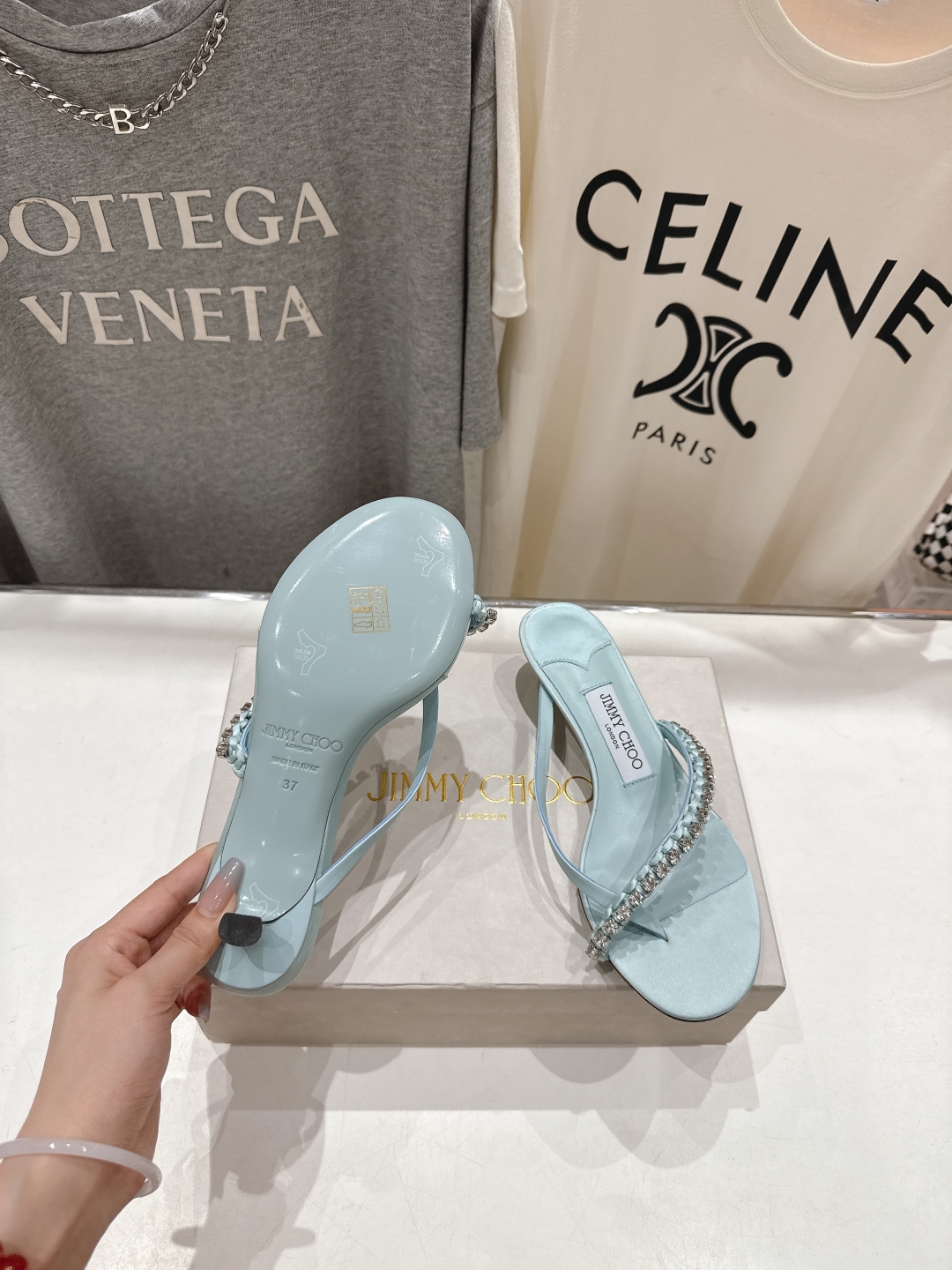 高版本出厂
  JIMMY CHOO*｜JC/吉米周2025ss新款简约夹脚高跟鞋拖鞋

原版套楦，完美