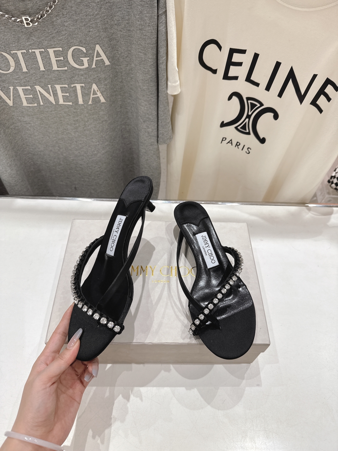 高版本出厂
  JIMMY CHOO*｜JC/吉米周2025ss新款简约夹脚高跟鞋拖鞋

原版套楦，完美