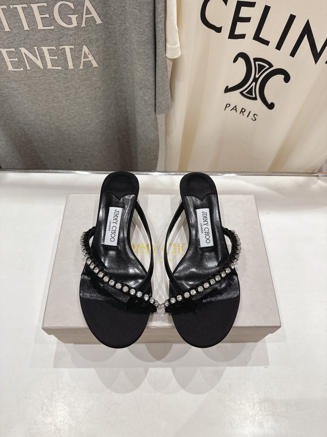 高版本出厂
  JIMMY CHOO*｜JC/吉米周2025ss新款简约夹脚高跟鞋拖鞋

原版套楦，完美
