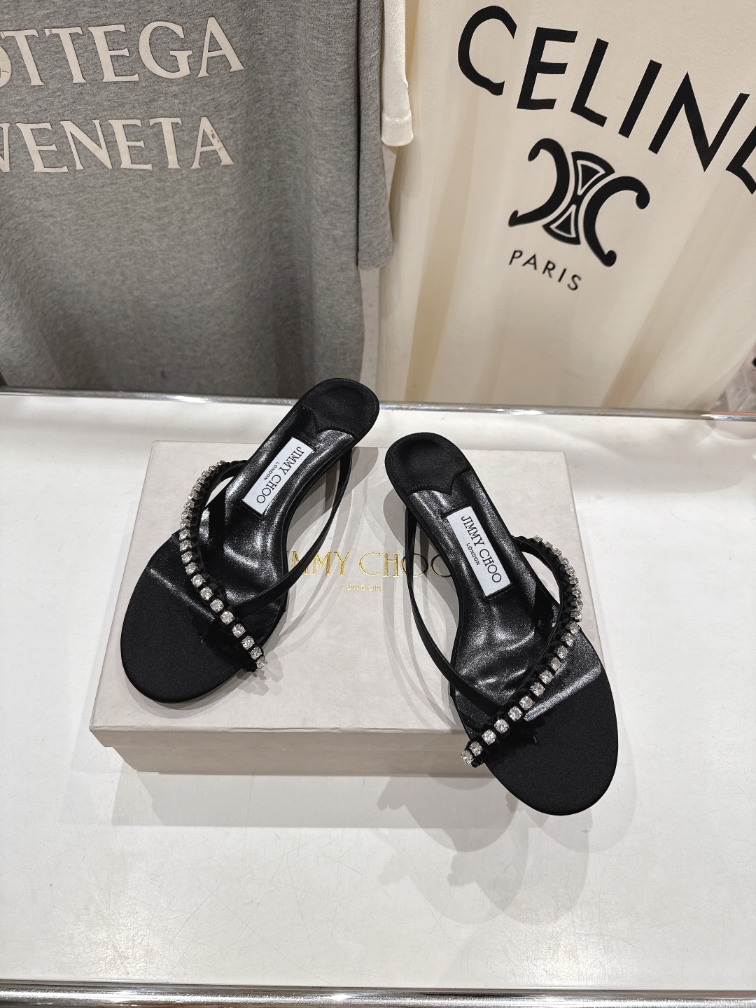 高版本出厂
  JIMMY CHOO*｜JC/吉米周2025ss新款简约夹脚高跟鞋拖鞋

原版套楦，完美