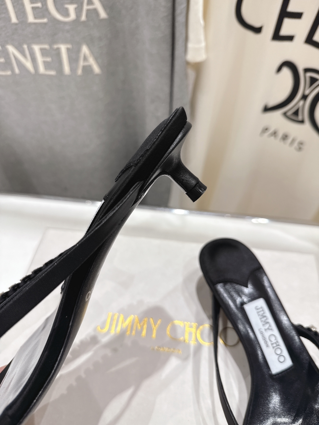 高版本出厂
  JIMMY CHOO*｜JC/吉米周2025ss新款简约夹脚高跟鞋拖鞋

原版套楦，完美