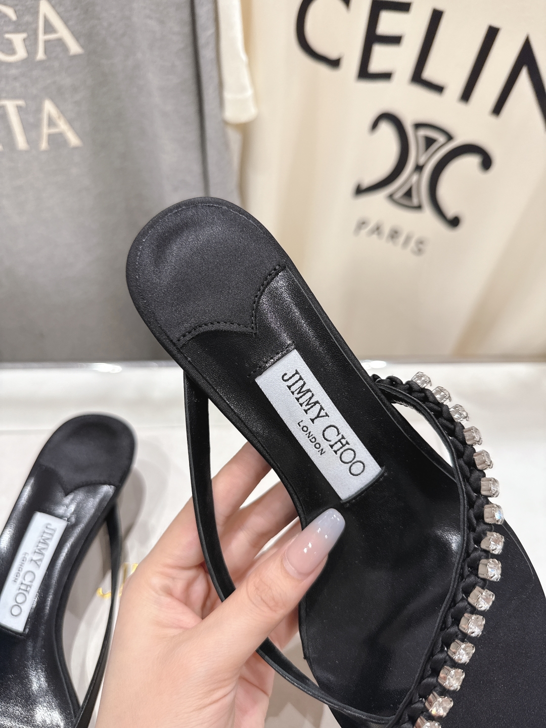 高版本出厂
  JIMMY CHOO*｜JC/吉米周2025ss新款简约夹脚高跟鞋拖鞋

原版套楦，完美
