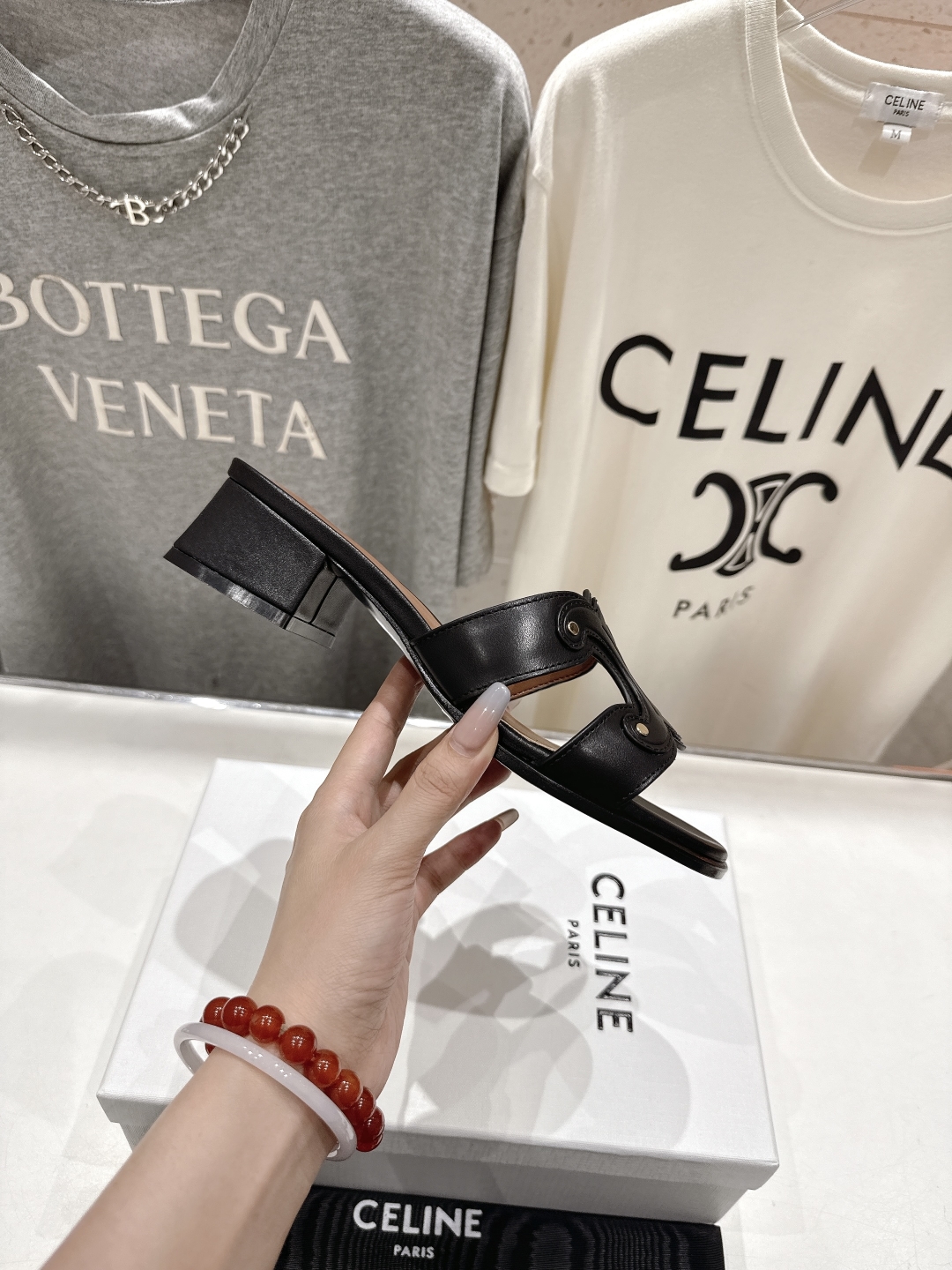 高版本出厂 高跟
 Celine*塞琳2025ss思琳初夏新款凯旋门Logo高跟凉拖鞋
高级感十足  网