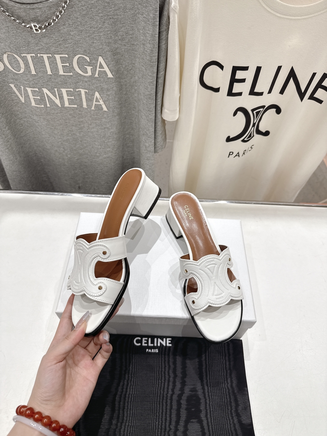 高版本出厂 高跟
 Celine*塞琳2025ss思琳初夏新款凯旋门Logo高跟凉拖鞋
高级感十足  网