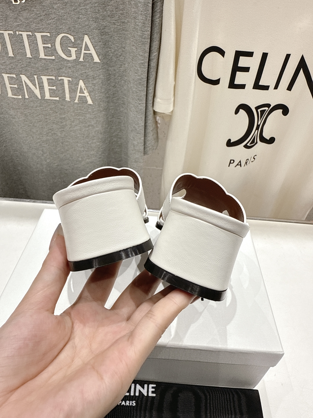 高版本出厂 高跟
 Celine*塞琳2025ss思琳初夏新款凯旋门Logo高跟凉拖鞋
高级感十足  网