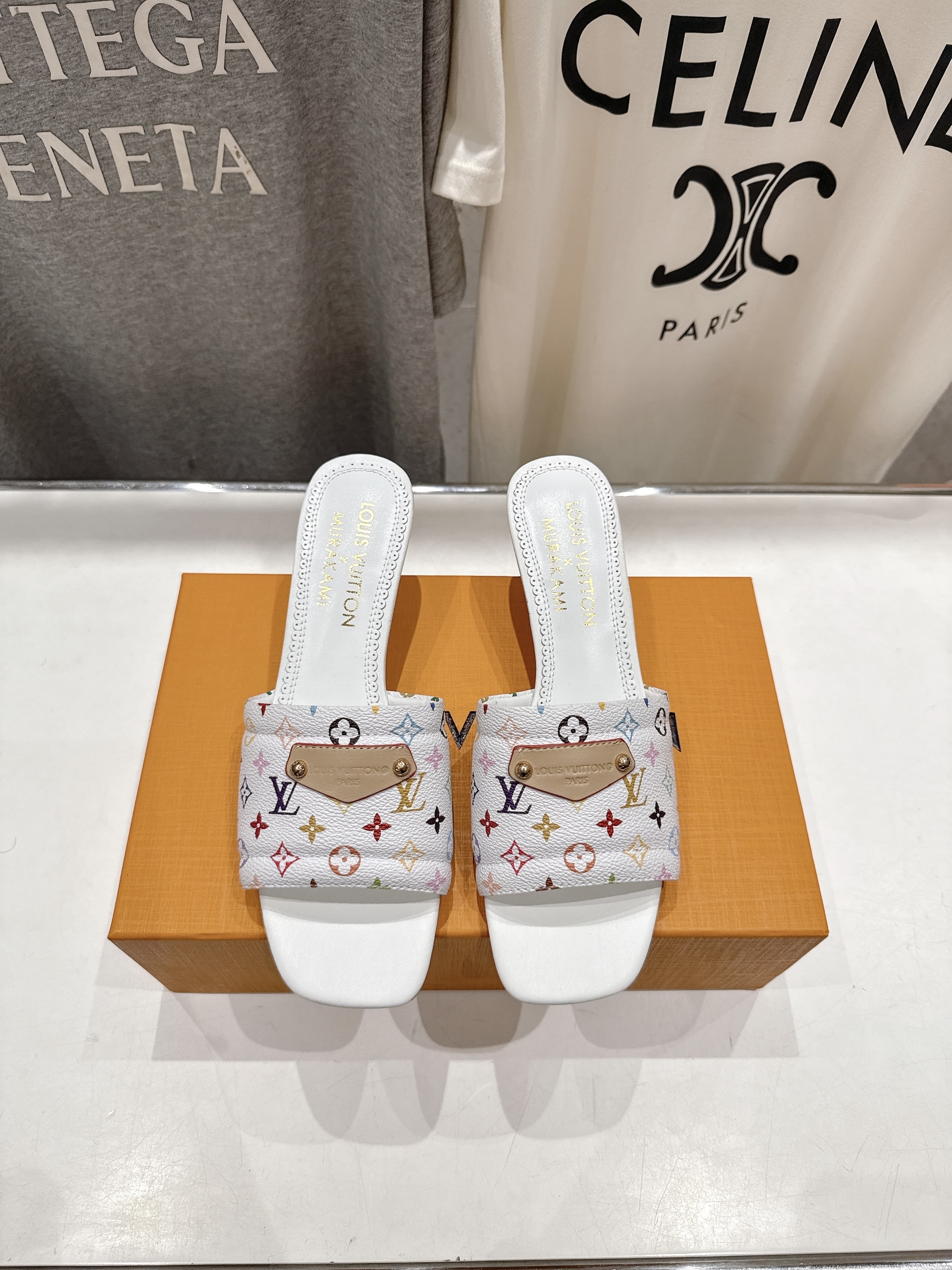 高版本出厂
  Louis Vuitton ss25 new arrival LV驴牌夏季新品高跟拖鞋系