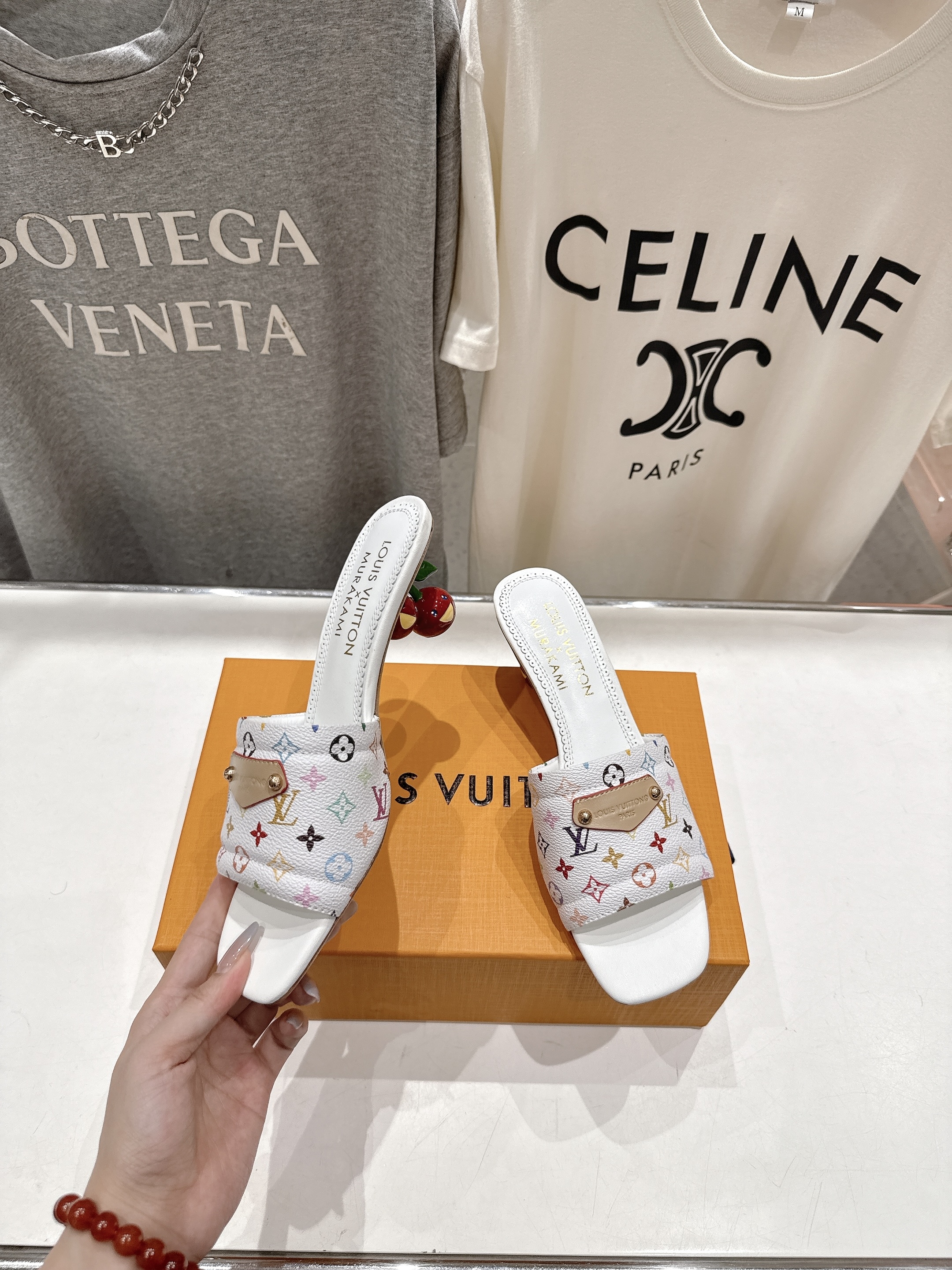 高版本出厂
  Louis Vuitton ss25 new arrival LV驴牌夏季新品高跟拖鞋系
