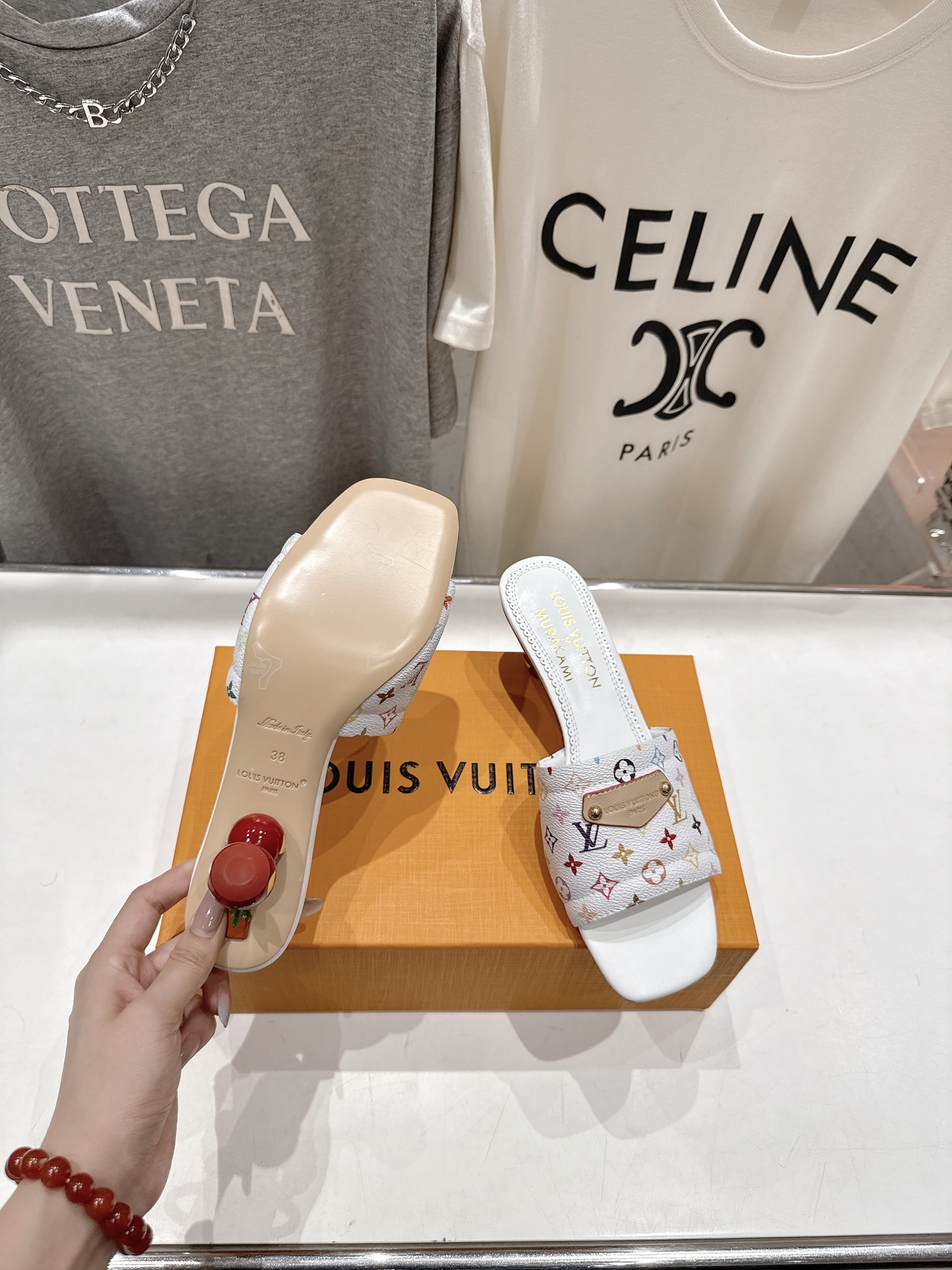 高版本出厂
  Louis Vuitton ss25 new arrival LV驴牌夏季新品高跟拖鞋系