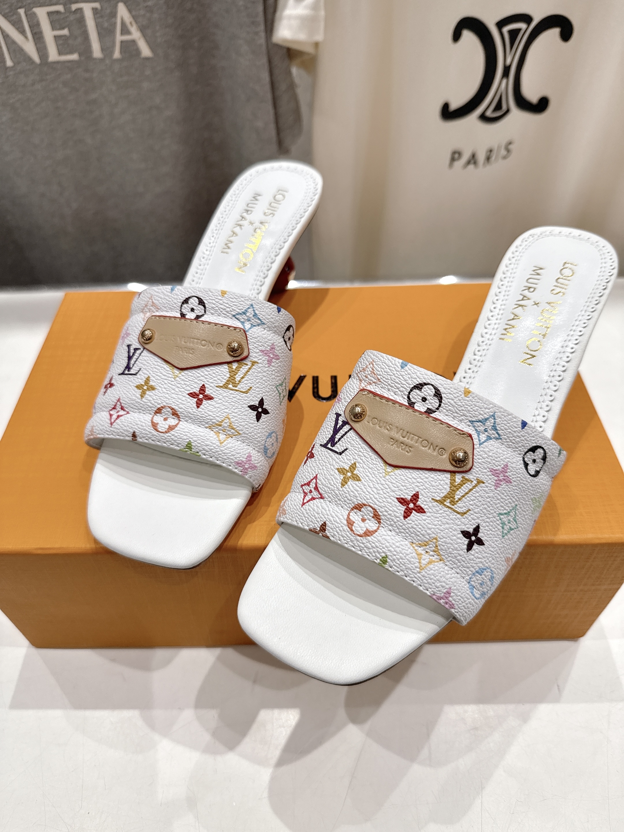 高版本出厂
  Louis Vuitton ss25 new arrival LV驴牌夏季新品高跟拖鞋系