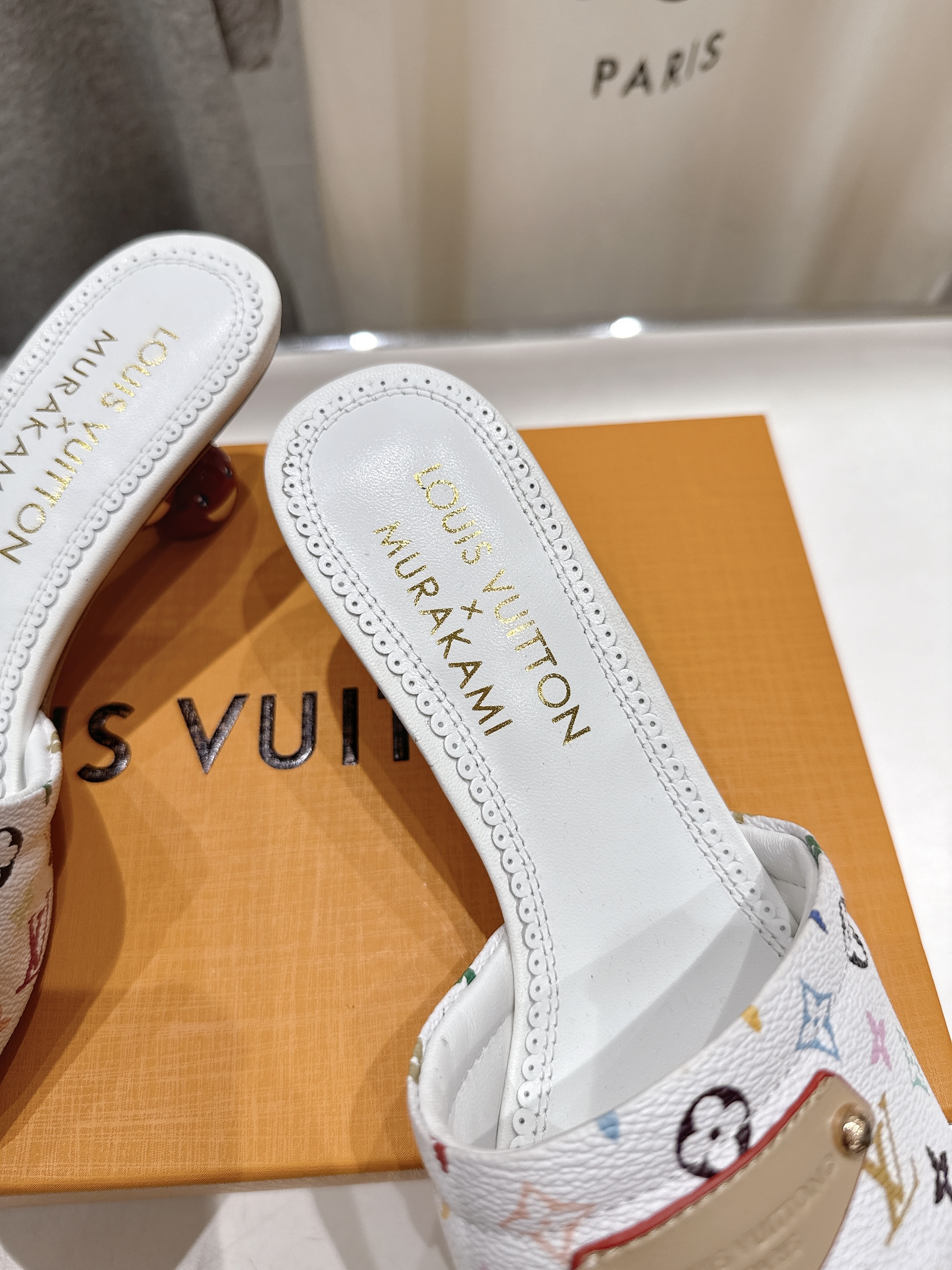 高版本出厂
  Louis Vuitton ss25 new arrival LV驴牌夏季新品高跟拖鞋系