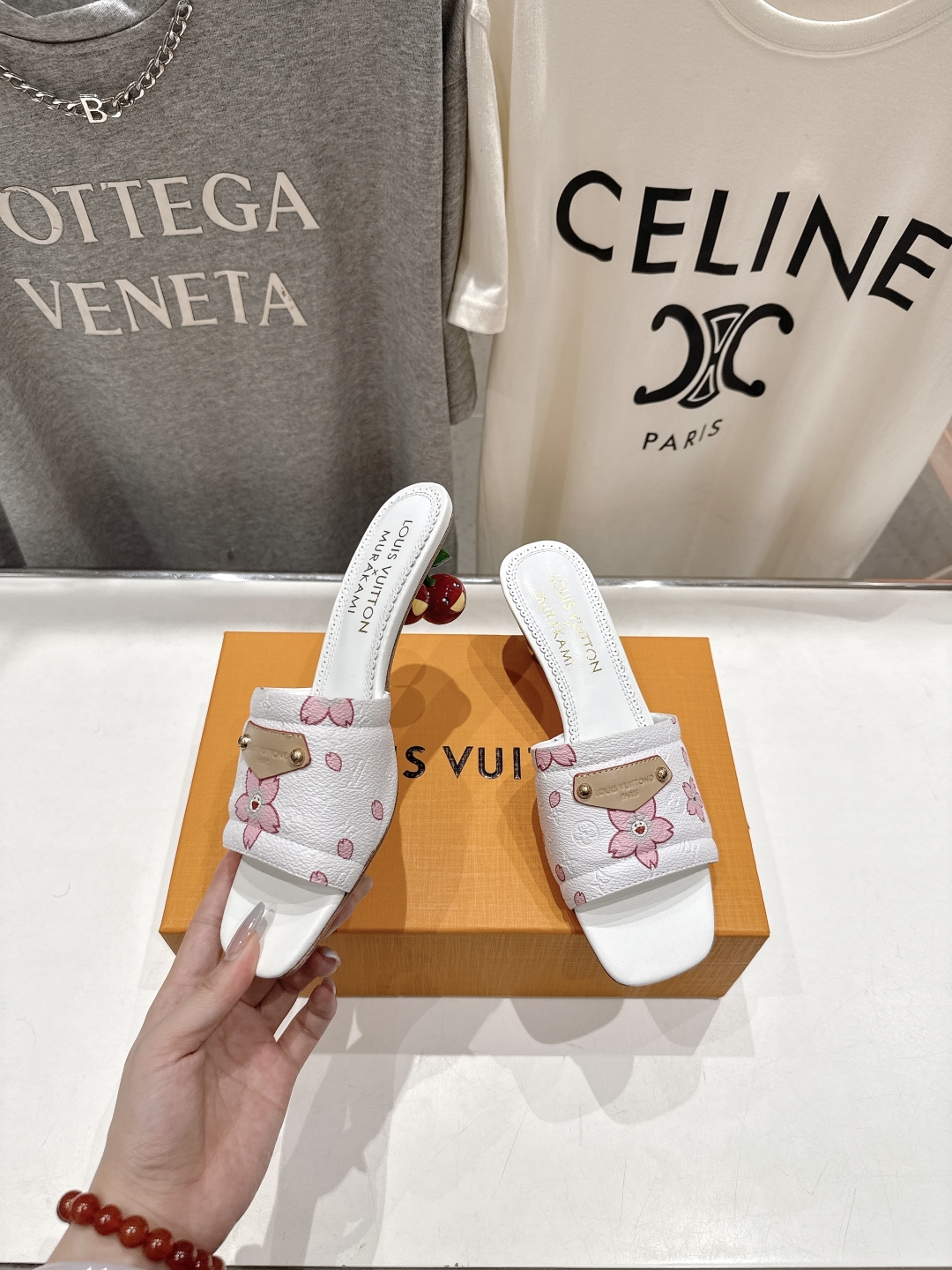 高版本出厂
  Louis Vuitton ss25 new arrival LV驴牌夏季新品高跟拖鞋系
