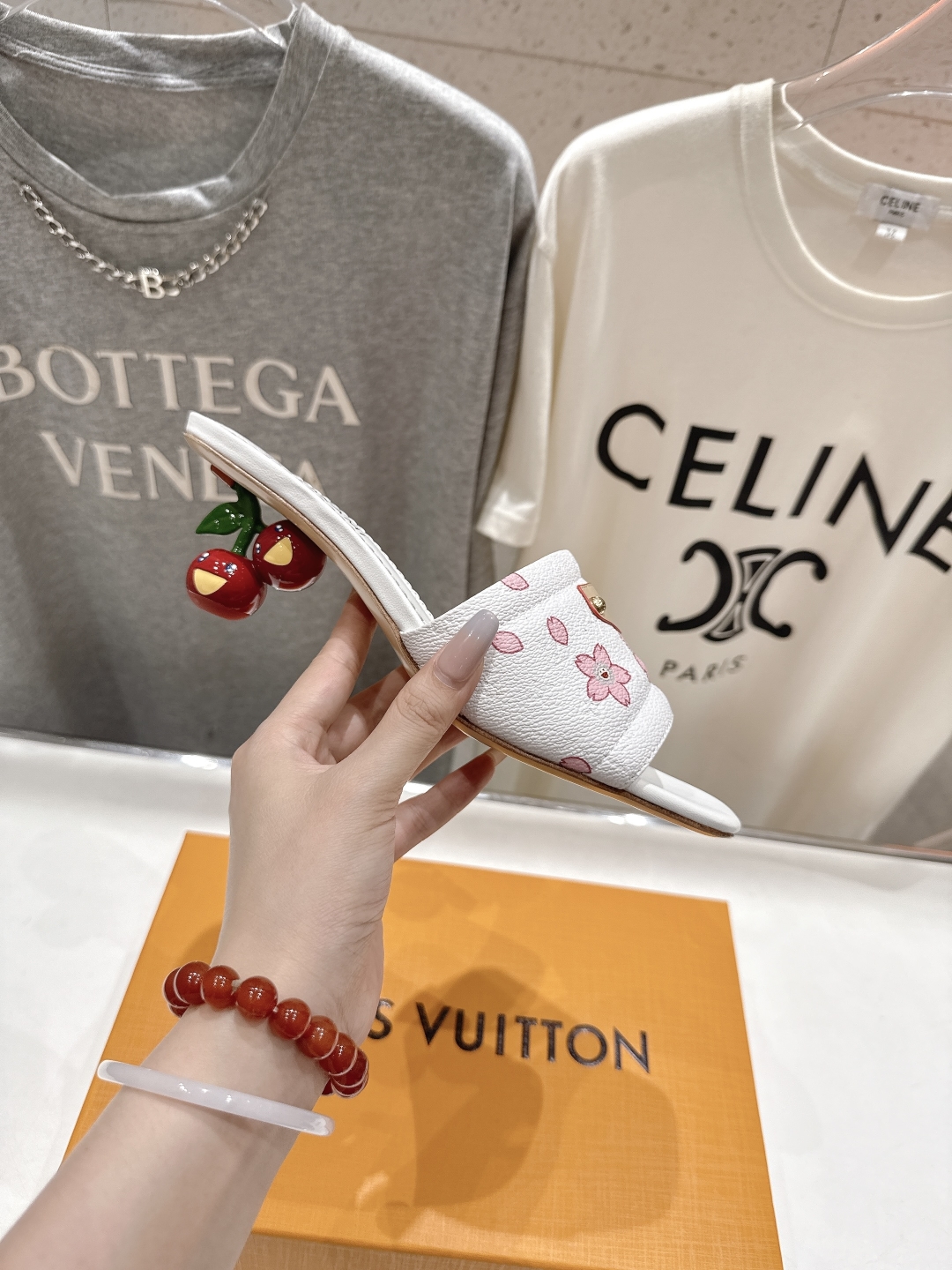 高版本出厂
  Louis Vuitton ss25 new arrival LV驴牌夏季新品高跟拖鞋系