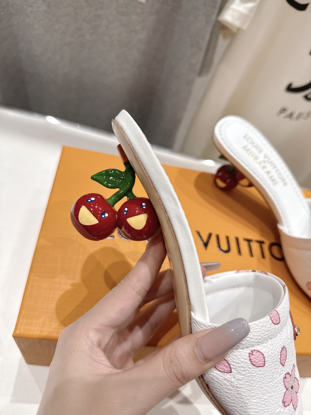 高版本出厂
  Louis Vuitton ss25 new arrival LV驴牌夏季新品高跟拖鞋系