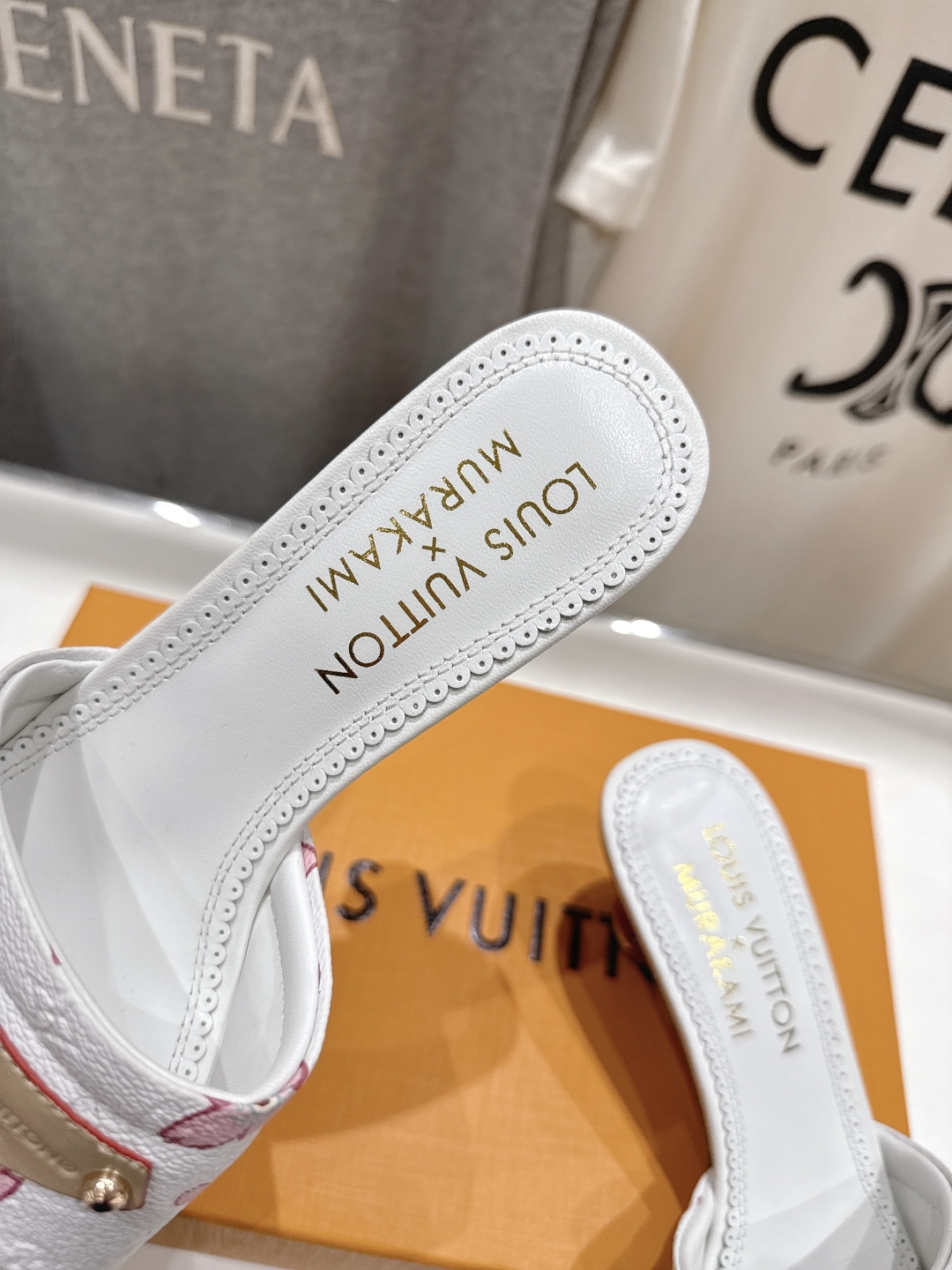 高版本出厂
  Louis Vuitton ss25 new arrival LV驴牌夏季新品高跟拖鞋系