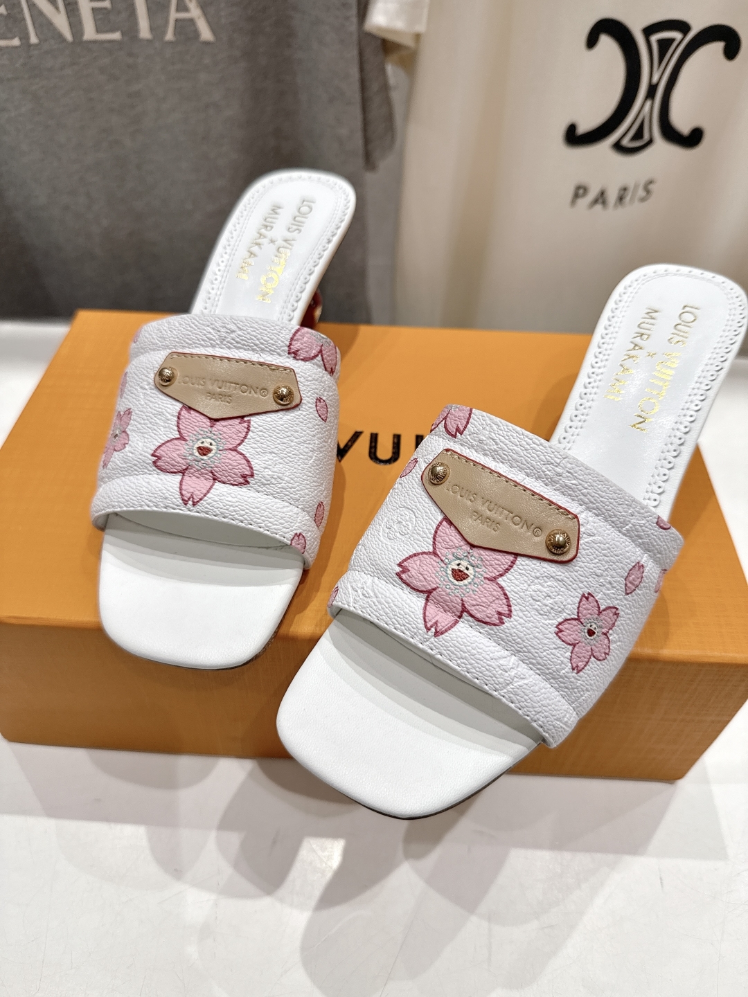高版本出厂
  Louis Vuitton ss25 new arrival LV驴牌夏季新品高跟拖鞋系