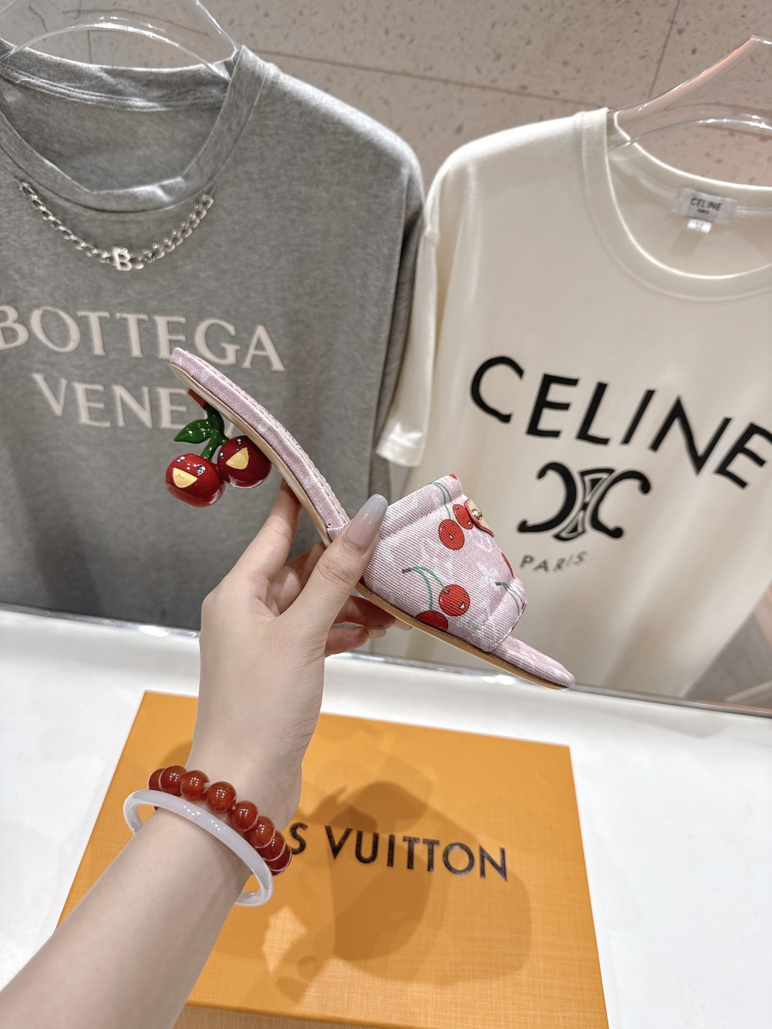 高版本出厂
  Louis Vuitton ss25 new arrival LV驴牌夏季新品高跟拖鞋系