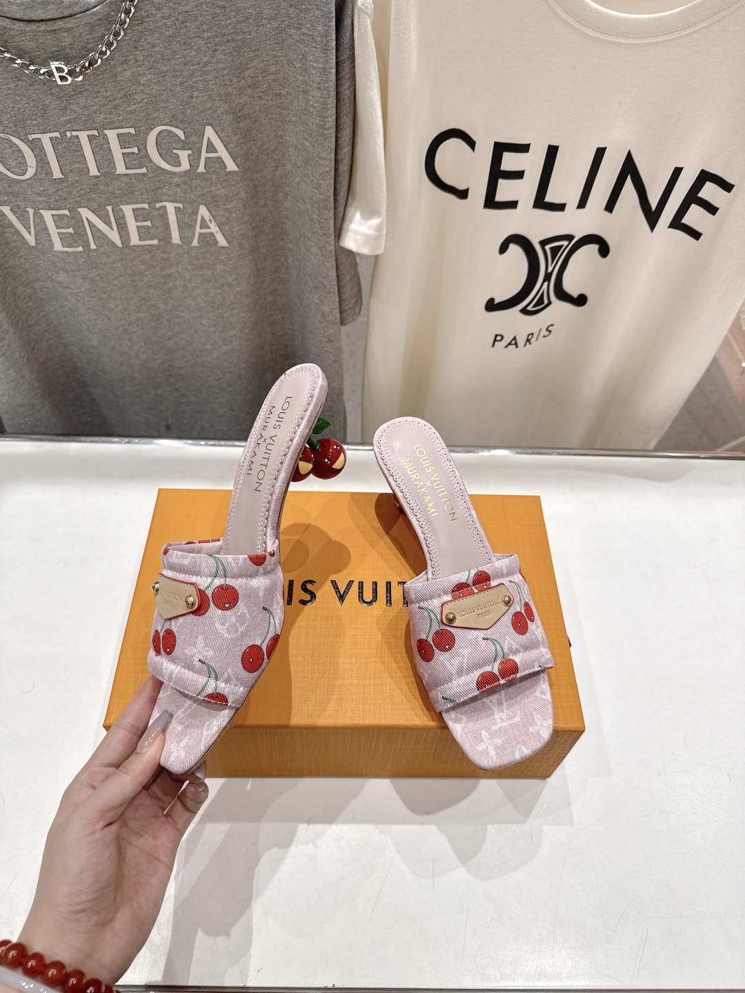 高版本出厂
  Louis Vuitton ss25 new arrival LV驴牌夏季新品高跟拖鞋系