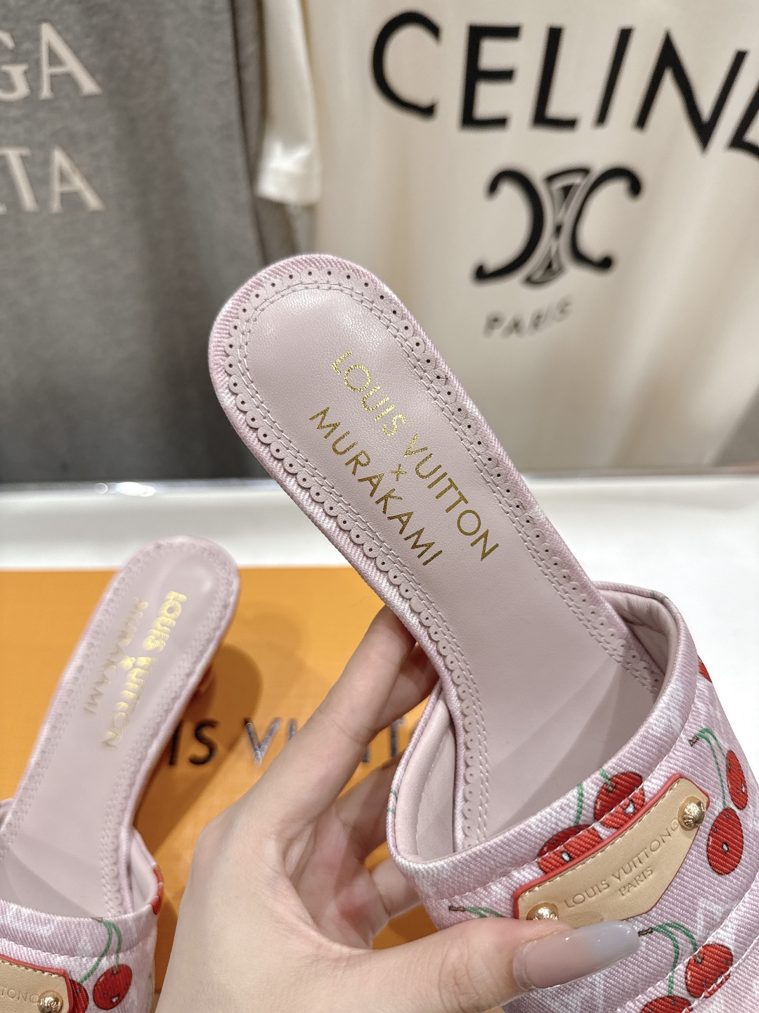 高版本出厂
  Louis Vuitton ss25 new arrival LV驴牌夏季新品高跟拖鞋系