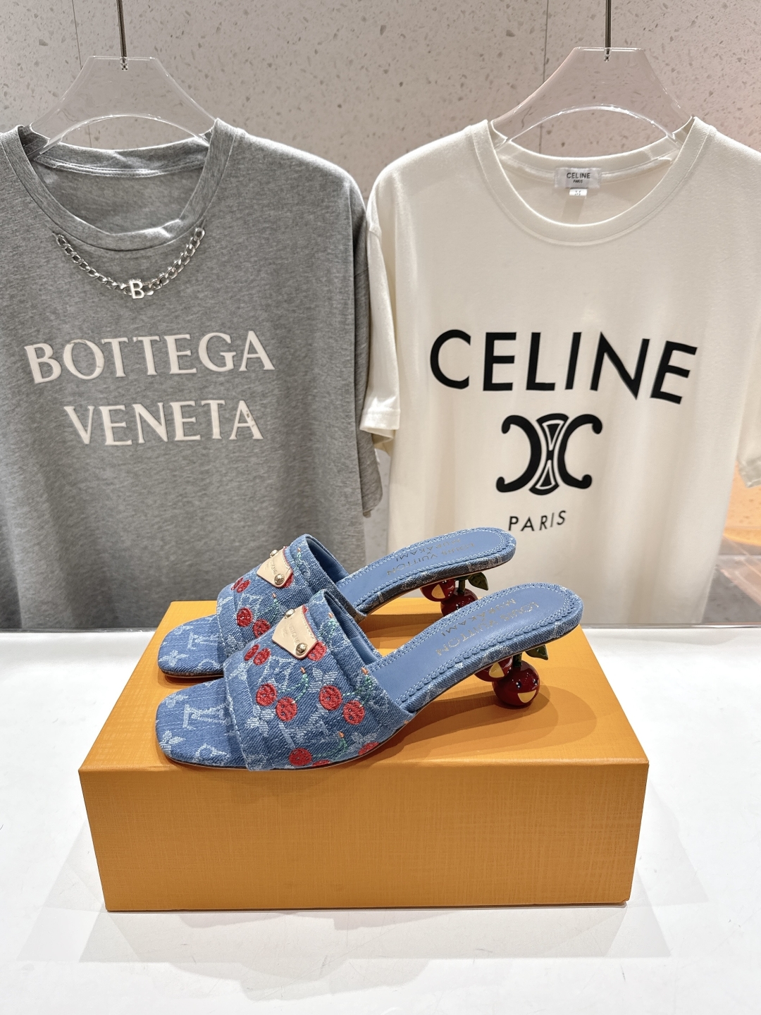 高版本出厂
  Louis Vuitton ss25 new arrival LV驴牌夏季新品高跟拖鞋系