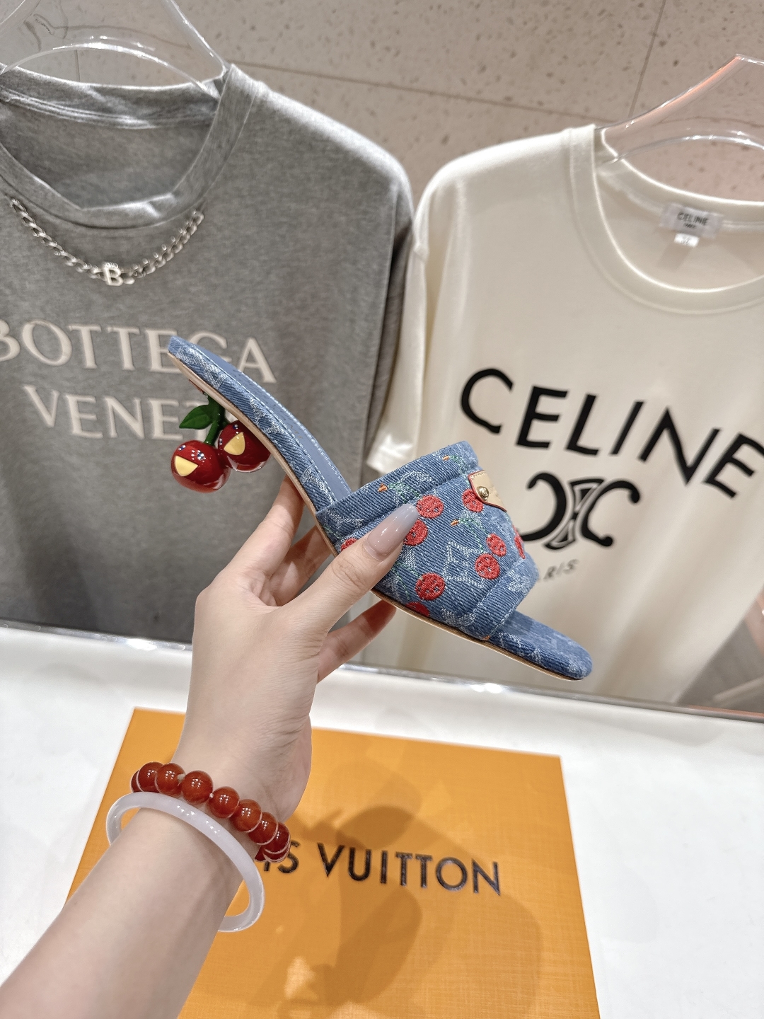 高版本出厂
  Louis Vuitton ss25 new arrival LV驴牌夏季新品高跟拖鞋系