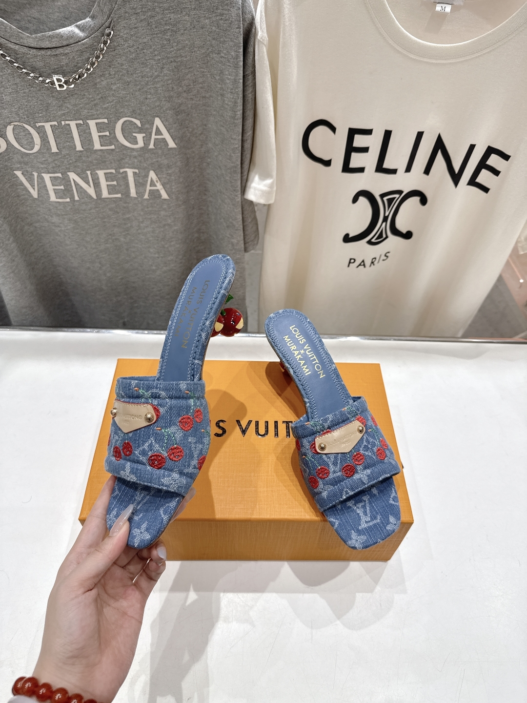 高版本出厂
  Louis Vuitton ss25 new arrival LV驴牌夏季新品高跟拖鞋系
