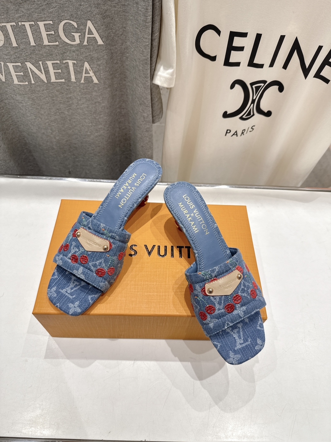 高版本出厂
  Louis Vuitton ss25 new arrival LV驴牌夏季新品高跟拖鞋系