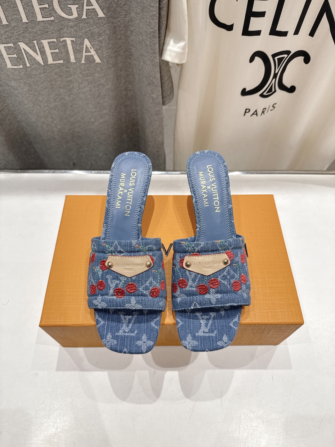 高版本出厂
  Louis Vuitton ss25 new arrival LV驴牌夏季新品高跟拖鞋系