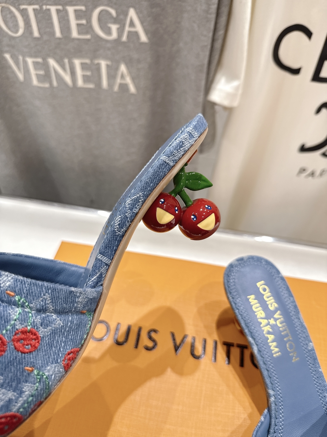 高版本出厂
  Louis Vuitton ss25 new arrival LV驴牌夏季新品高跟拖鞋系