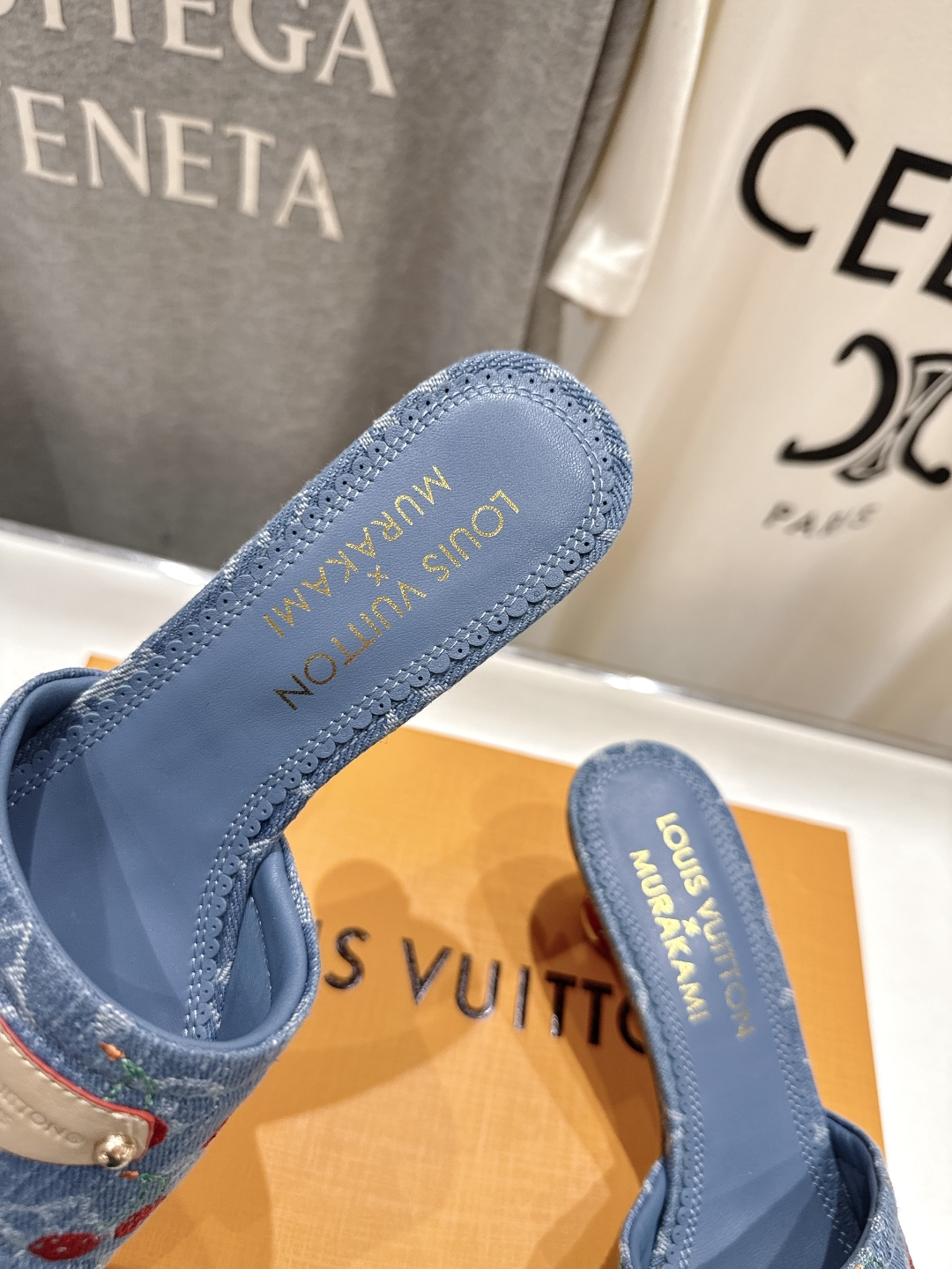 高版本出厂
  Louis Vuitton ss25 new arrival LV驴牌夏季新品高跟拖鞋系