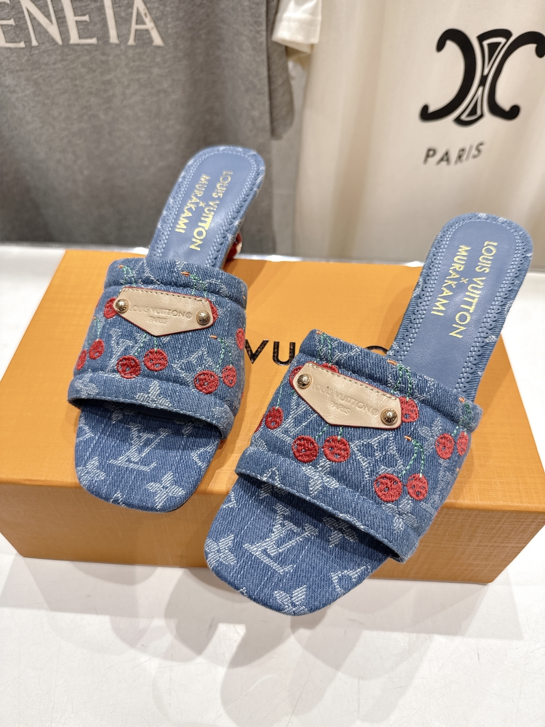 高版本出厂
  Louis Vuitton ss25 new arrival LV驴牌夏季新品高跟拖鞋系