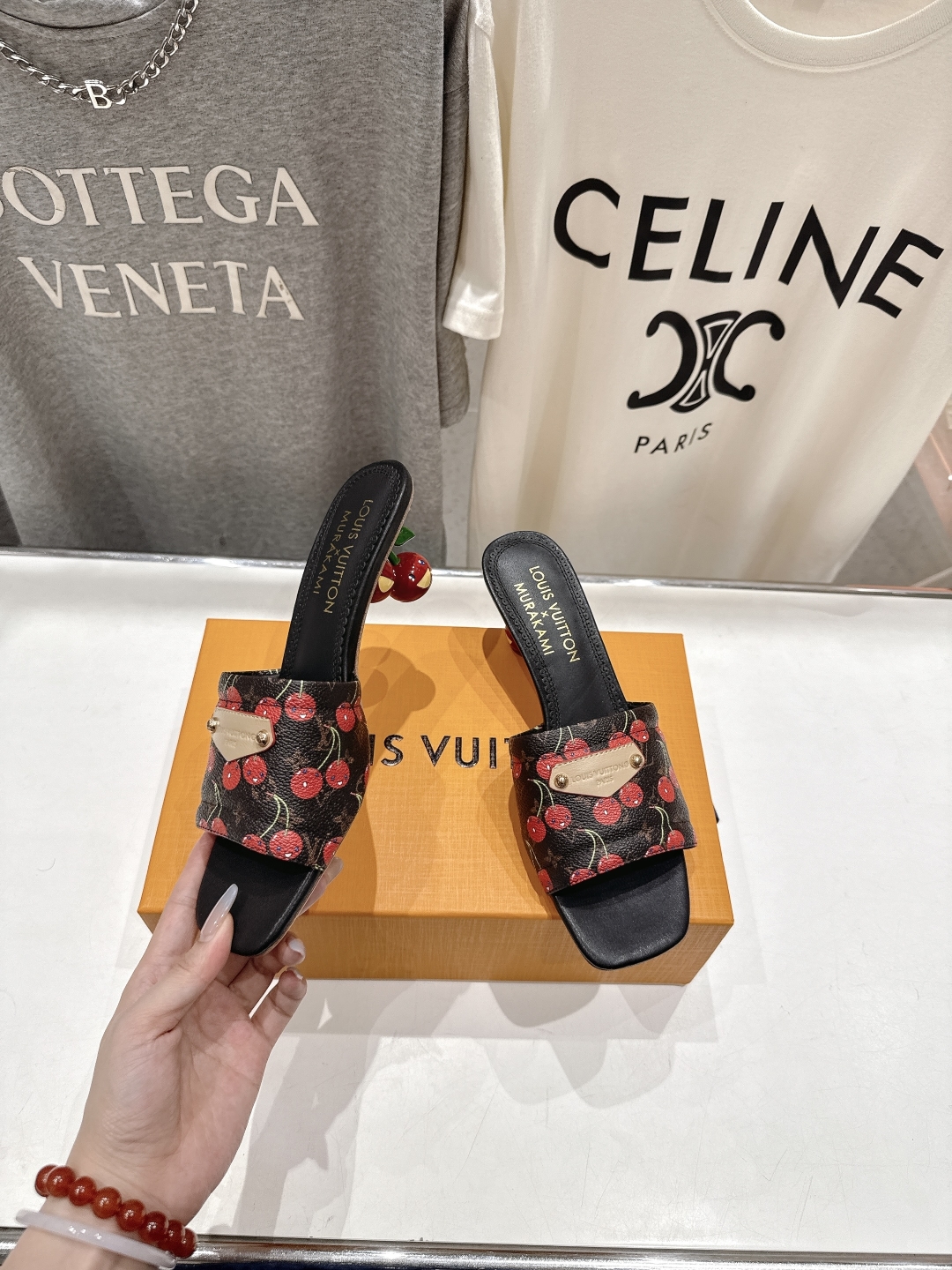 高版本出厂
  Louis Vuitton ss25 new arrival LV驴牌夏季新品高跟拖鞋系