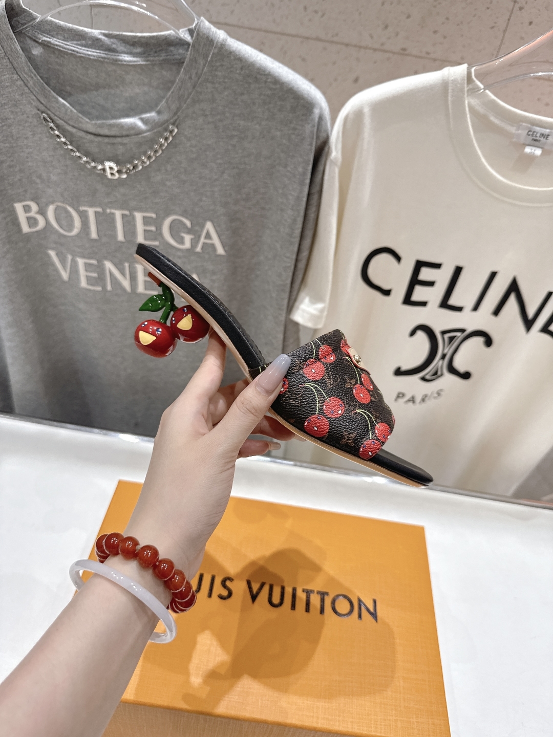 高版本出厂
  Louis Vuitton ss25 new arrival LV驴牌夏季新品高跟拖鞋系