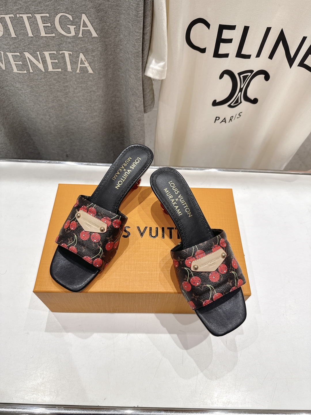 高版本出厂
  Louis Vuitton ss25 new arrival LV驴牌夏季新品高跟拖鞋系