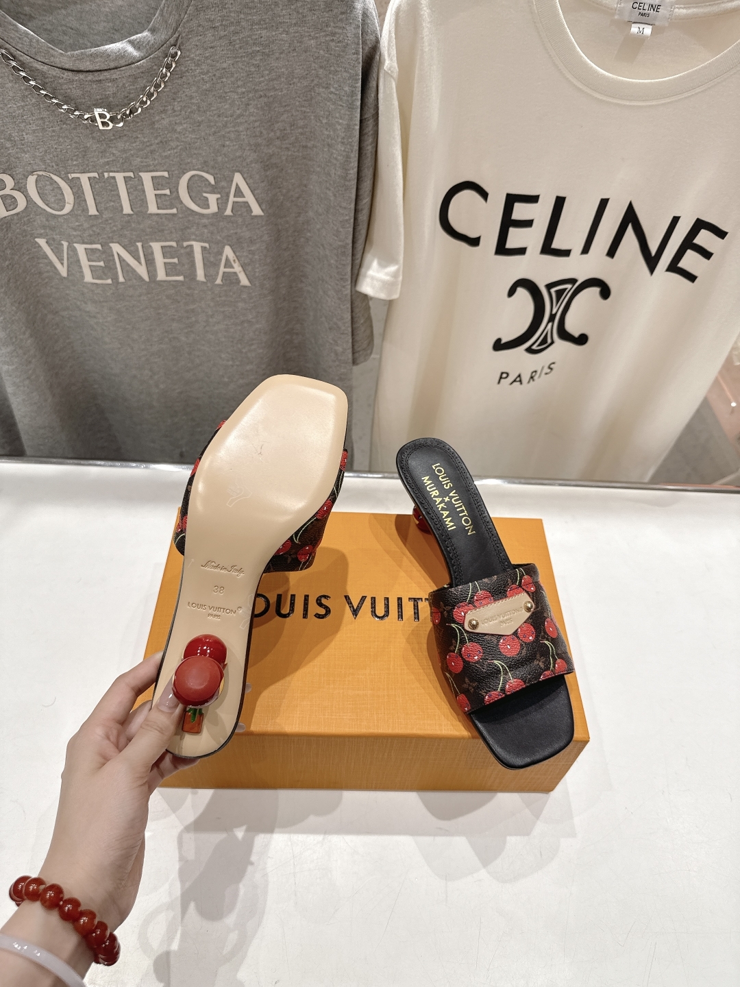 高版本出厂
  Louis Vuitton ss25 new arrival LV驴牌夏季新品高跟拖鞋系